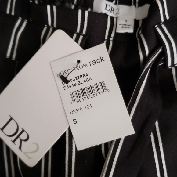 ❤DR2 Black Striped Tie Waist Shorts - Picture 5 of 5